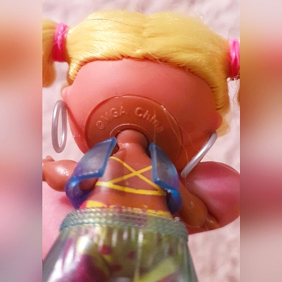 L.O.L Surprise! Remix Hip Hop Club Nae Nae Doll Hair Flip Tots Lil Outrageous - Picture 9 of 10